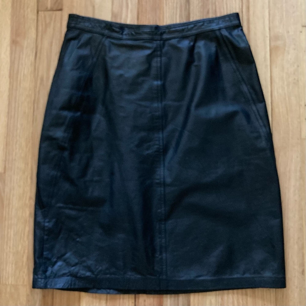 VGUC Leather Skirt, by Tarazzia. 
Vintage. Fully lined. Size 13/14.